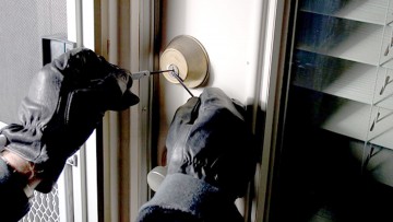 Un minor a spart o locuinţă în Hârşova